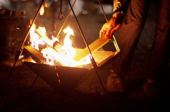UNIFLAME BONFIRE STAND 450 焚火台 · 燒烤爐